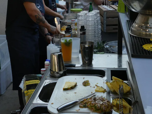 Bar à cocktails installé en extérieur pour un atelier