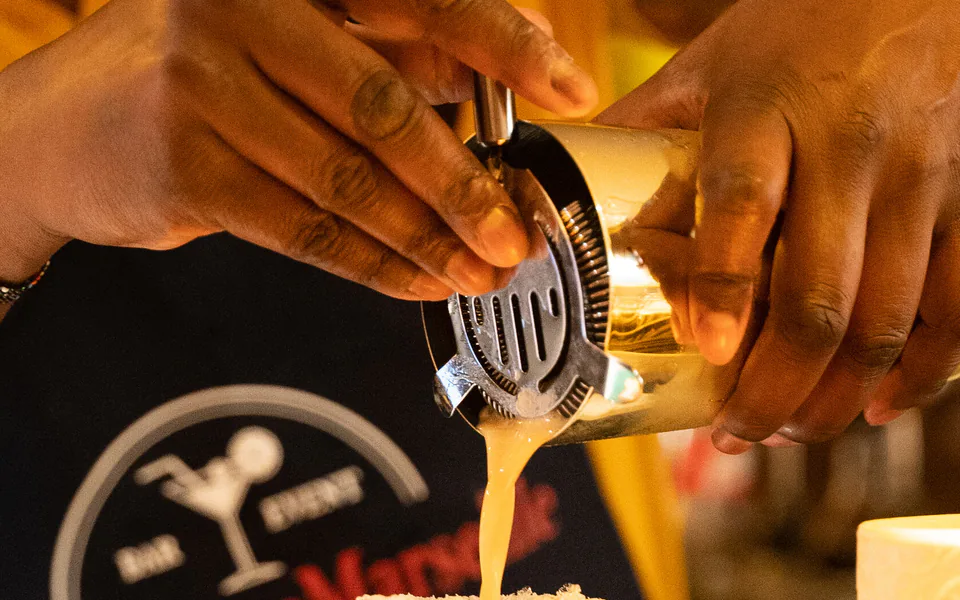 Cocktail posé sur un bar lors d’une réception